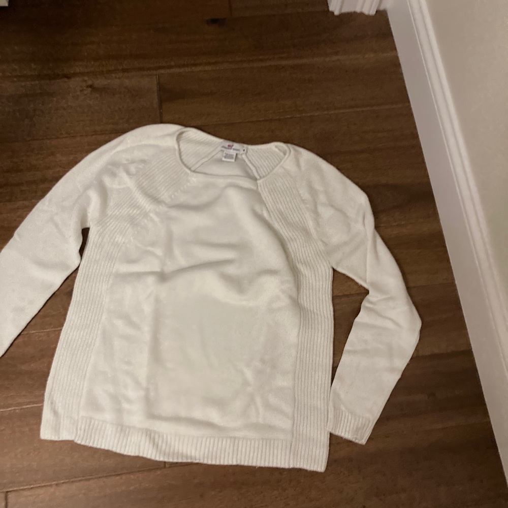 Vineyard Vines winter white sweater